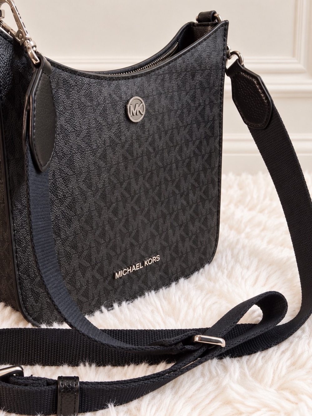 EUC Michael Kors Briley Small Logo Messenger Crossbody Bag – Black Signature